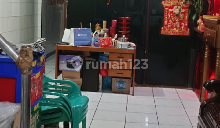 3-Story Shop House in Jembatan Lima Ready for Business 2