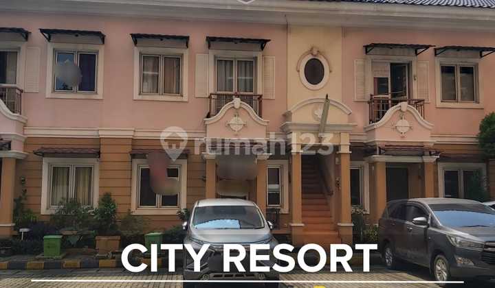 TOWNHOUSE CITY RESORT APARTMENT SEMI FURNISHED