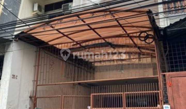 Rumah Jelambar 4 Lantai di Jalan Utama 2