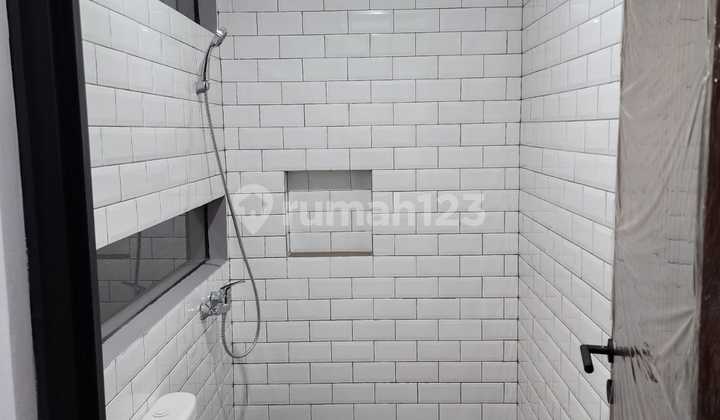 Rumah Baru Griya Loka BSD Minimalis Cocok untuk Keluarga Muda Rumah Baru Griya Loka BSD Minimalis Cocok untuk Keluarga Muda