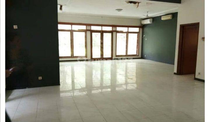 Rumah Dengan Tanah Luas, 5 Kamar Tidur di Jakarta Selatan 2