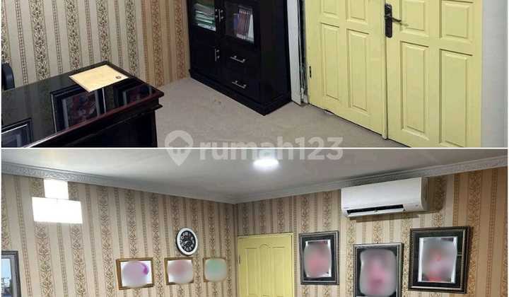 Hook shophouse in Grogol, facing the main road. 2