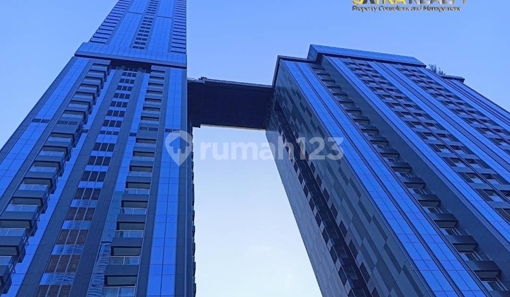 Kehidupan Perkotaan Ikonik Dengan Kota Di Depan Pintu Anda