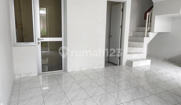 Rumah Dekat Pusat Kuliner Gading Serpong di Milano Village dp  2