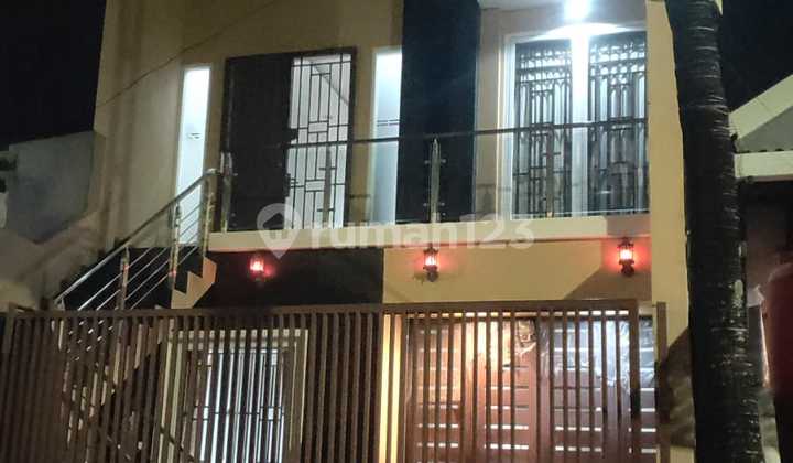 Dijual Cepat Rumah 3 Lantai Siap Huni di Taman Surya 3