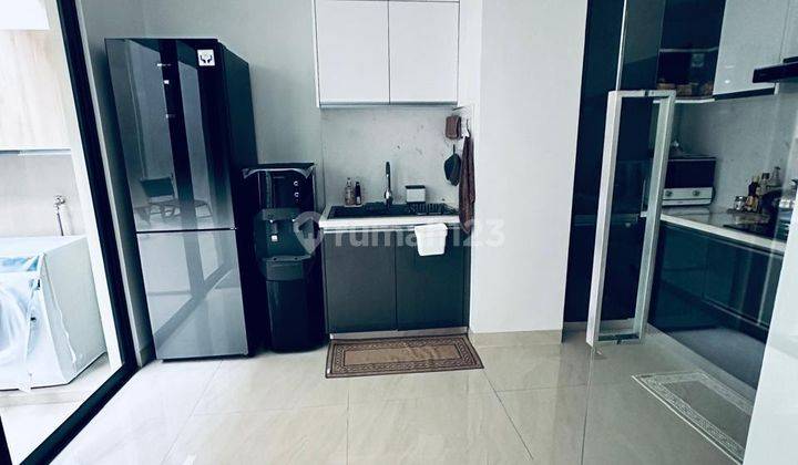 Rumah 2 Lantai Bagus Semi Furnished SHM di Gading Serpong The Spring, Tangerang 2