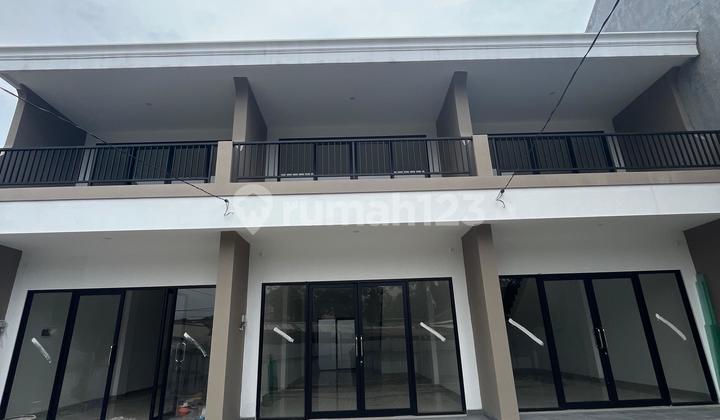 Dijual Ruko Siap Pakai di Jl Boulevard - Villa Melati Mas DP