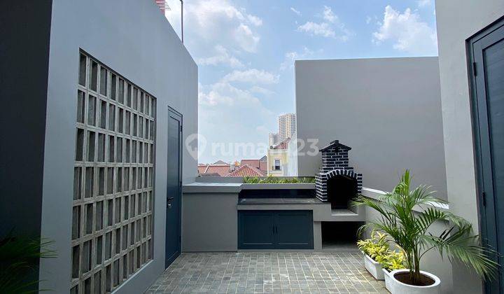 Rumah 3 Lantai Bagus SHM di Pondok Indah, Jakarta Selatan dp  1