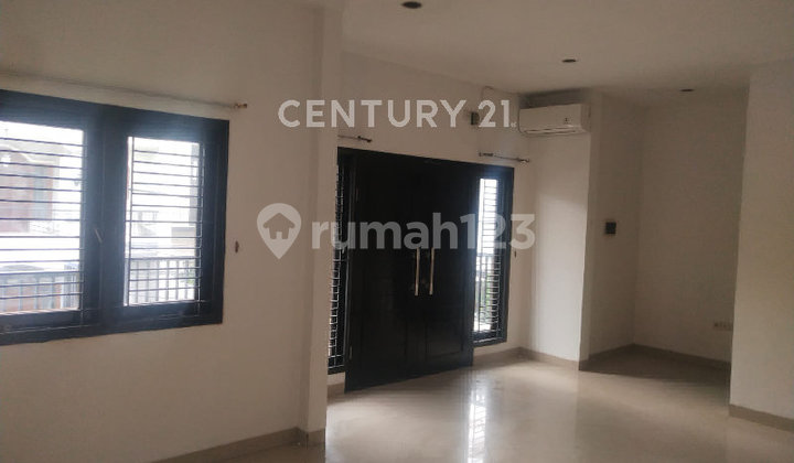 Dijual Rumah Rapi Dengan Jalan Lebar Kelapa Gading 1