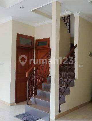 Rumah Bagus 2 Lantai Rapi Hook Kusen Pintu Jati  2