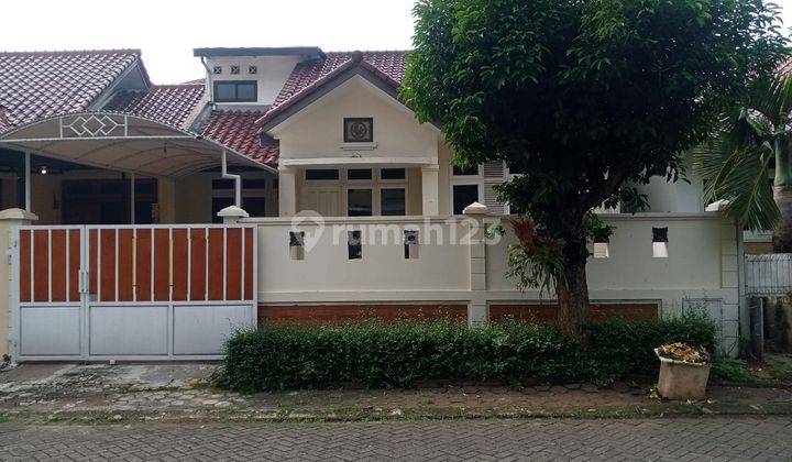 Rumah Bagus Rapi Terawat Strategis di Raffles Hills 1