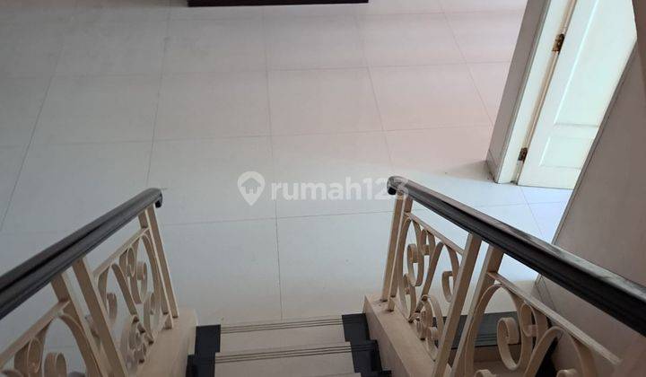 Rumah Bagus 2 Lantai Rapi Di Cluster Depan Kota Wisata 2