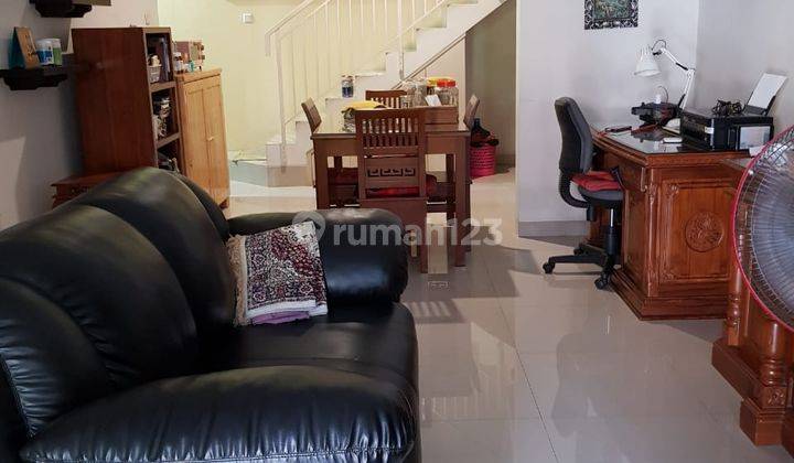 Rumah Bagus Siap Huni Semi Furnished di Kota Wisata 2