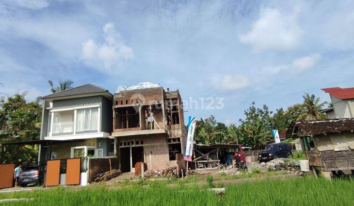 Rumah 2 Lantai Mewah Di Yogyakarta Depan Sawah  2