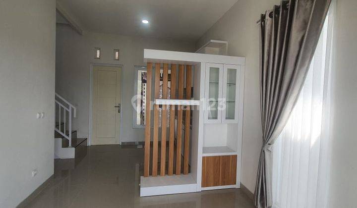Rumah 2 Lantai Mewah Di Yogyakarta Depan Sawah  4