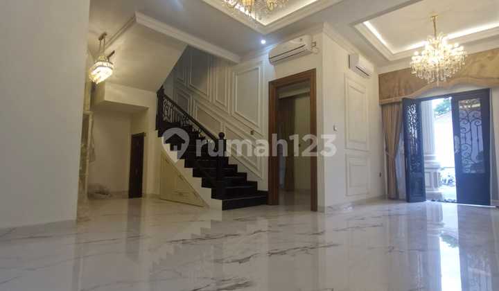 RUMAH MEWAH DI KOTA YOGYAKARTA DEKAT SEKOLAH AL AZHAR  2