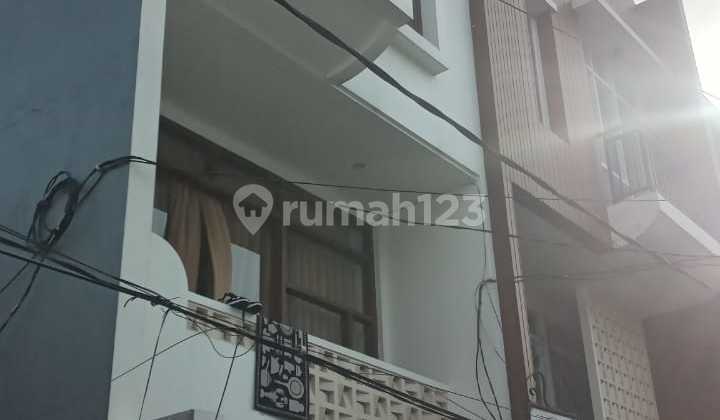 Dijual Rumah Design Modern & Functional di Tebet Timur