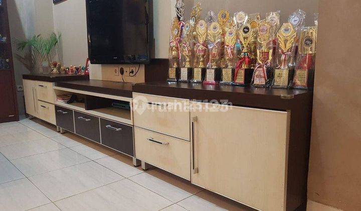 Rumah Terawat Dua Lantai Taman Surya 2