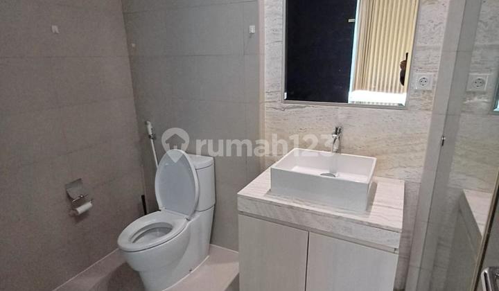 kamar mandi disewa apartemen residence 8 senopati