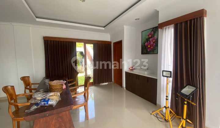 Villa Baru dengan Pemandangan Hutan di Kemenuh, Bali