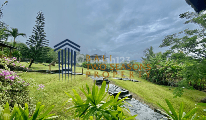 Joglo Villas At Magnificent View, Tabanan. 3