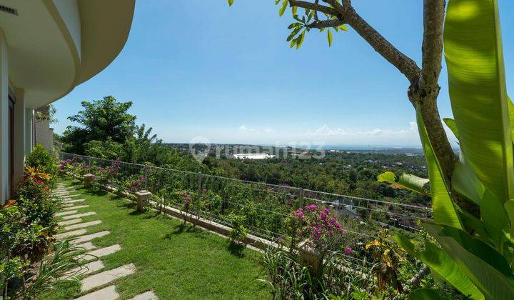 Stunning Luxury Villa With Panoramic Ocean Views In Tiara Nusa 2