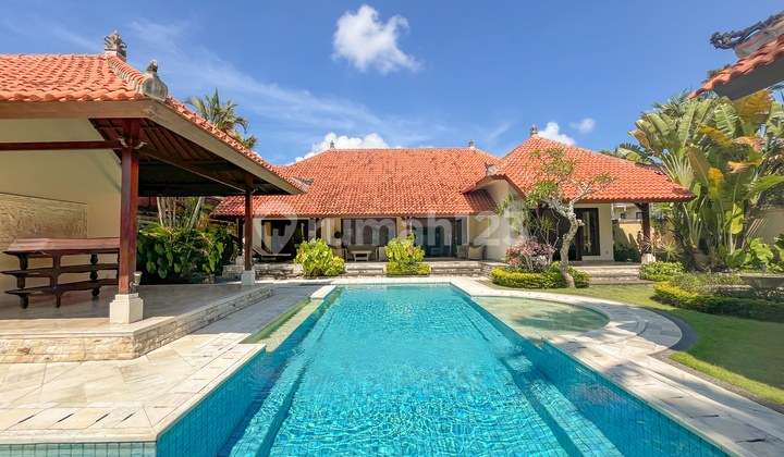 Newly Renovated 4 Beds Homey Villas At Prime Area Of Nusa Dua