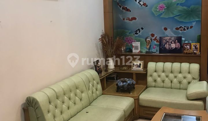 Rumah Cantik Terawat 3 Lantai di Taman Sakura Indah 5