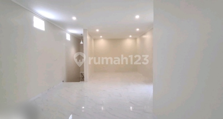 Rumah SHM Baru Renovasi di Singgasana Pradana