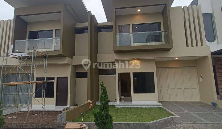 Rumah Baru 2 Lantai di Singgasana Pradana 1