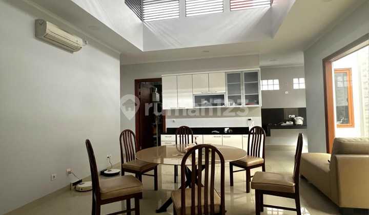 Rumah 1 Lantai SHM di Singgasana Pradana 2