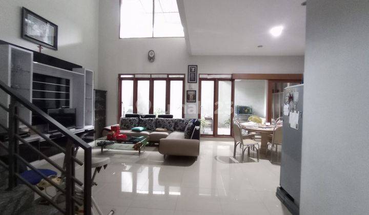 Rumah Terawat Cluster Singgasana Pradana 1