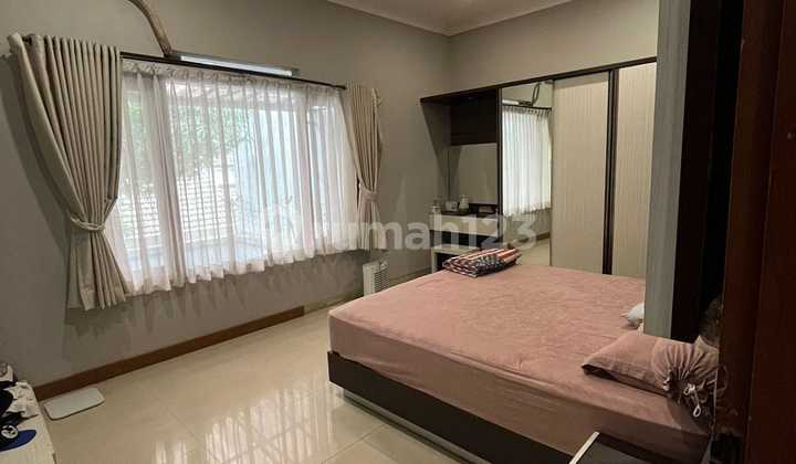 Rumah Terawat 2 Lantai di Mainroad Batununggal