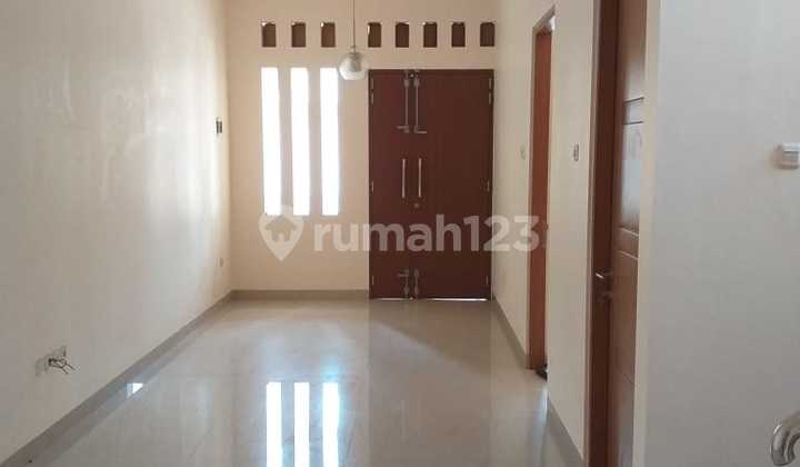 New 3-Story House in Singgasana Pradana 2