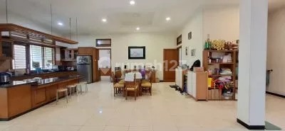 Rumah Full Furnished di Mekar Wangi