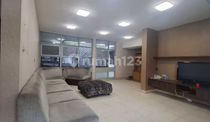 Mainroad Dago House, Strategic Location for Business