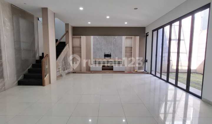 Semi-Furnished House Ready to Occupy in Singgasana Pradana Semi-Furnished House Ready to Occupy in Singgasana Pradana