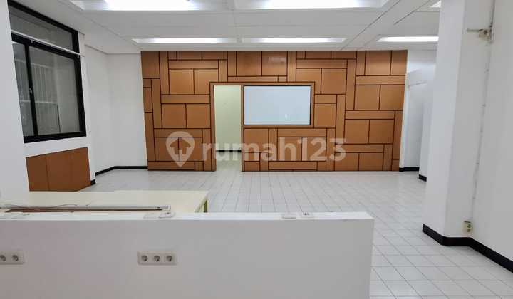 Ruang Usaha 2 Lantai di Mainroad Dago, Lokasi Sangat Strategis Ruang Usaha 2 Lantai di Mainroad Dago, Lokasi Sangat Strategis