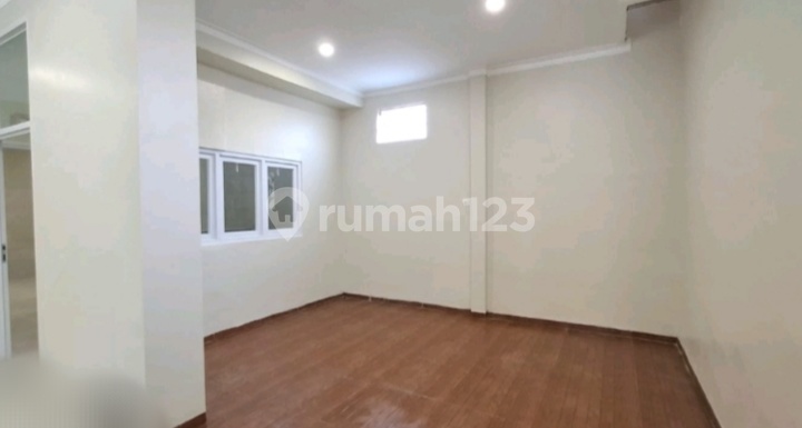 Rumah SHM Baru Renovasi di Singgasana Pradana 2