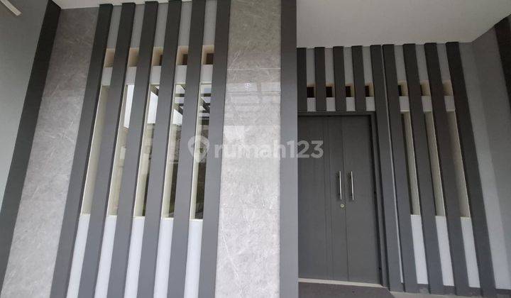 Rumah Baru 3 Lantai di Singgasana Pradana 2