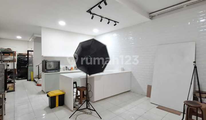 Ruko Mainroad Mekar Wangi, Lokasi Bagus