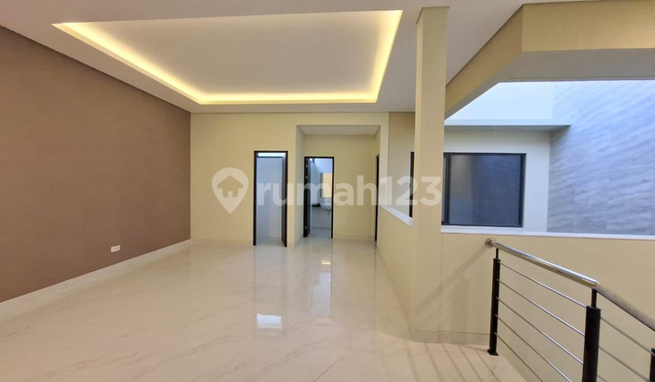 Rumah Baru 2 Lantai di Singgasana Pradana