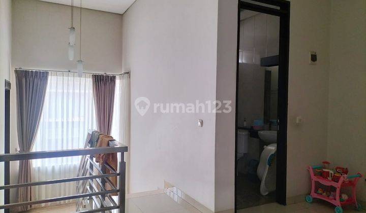 Rumah Nyaman Minimalis di Singgasana Pradana 1