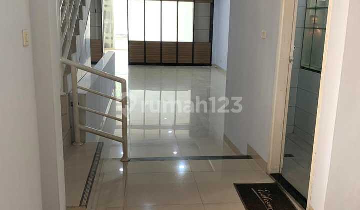 Ruko 3 Lantai Terawat di Cikawao Karapitan Ruko 3 Lantai Terawat di Cikawao Karapitan