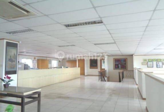 Di Bawah NJOP Kantor dan Gudang Mainroad Soekarno Hatta