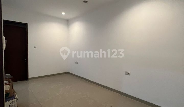 Ruko Sayap Bkr Bandung, Two-Way Street, Strategic for Business 2