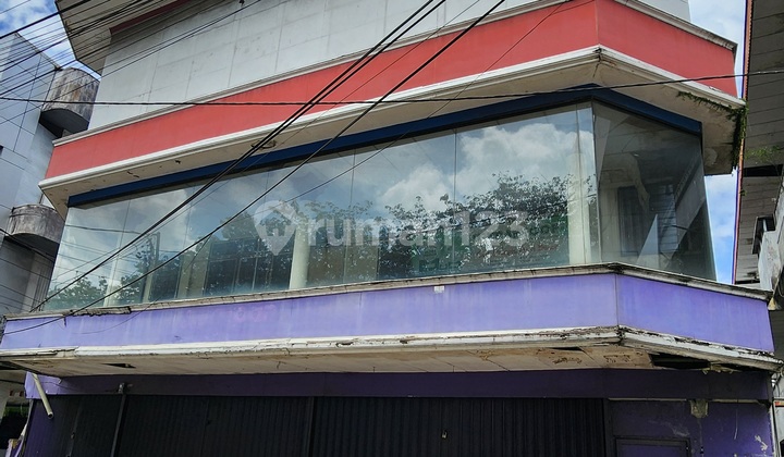 Imam Bonjol shop house for sale or rent, very central city location. 1