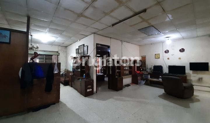 Jual Cepat Tanah dan Bangunan tua (Rumah dan Showroom) 2