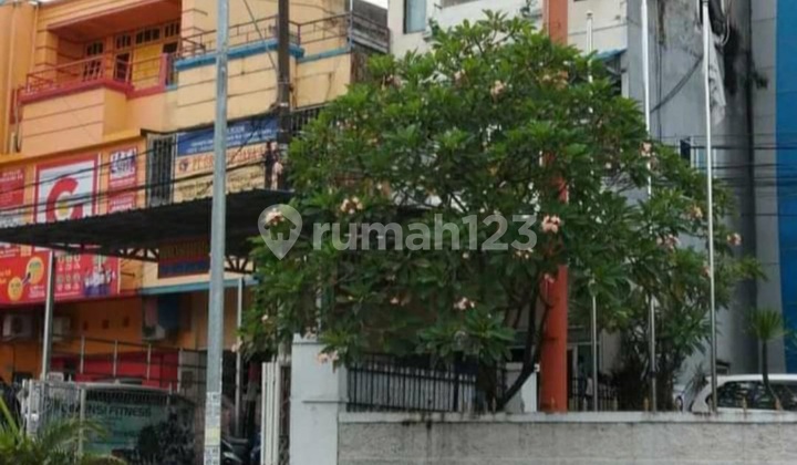 Shop House in the City Center 2