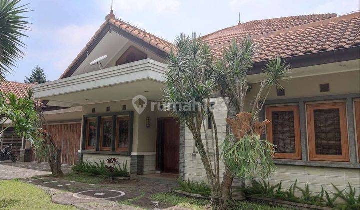 RUMAH LUXURY, MODERN DAN NYAMAN!! Rumah 3 Lantai di Dago Pakar, Bandung! 1